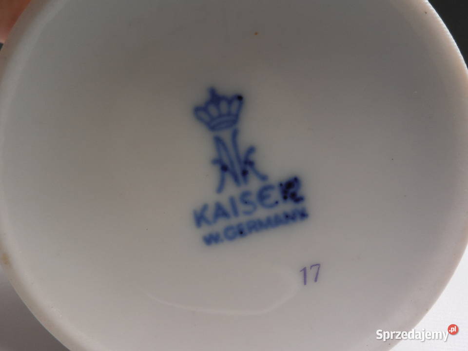 Porcelanowy Wazon z motywem kwiatowym marki Raszków