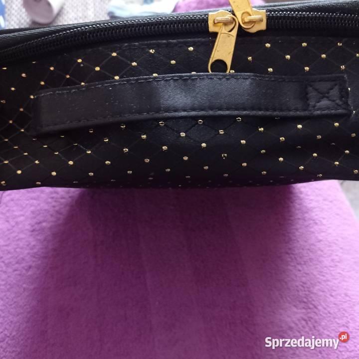 Sprzedam dwie ładne kosmetyczki Dla kobiet Starogard Gdański