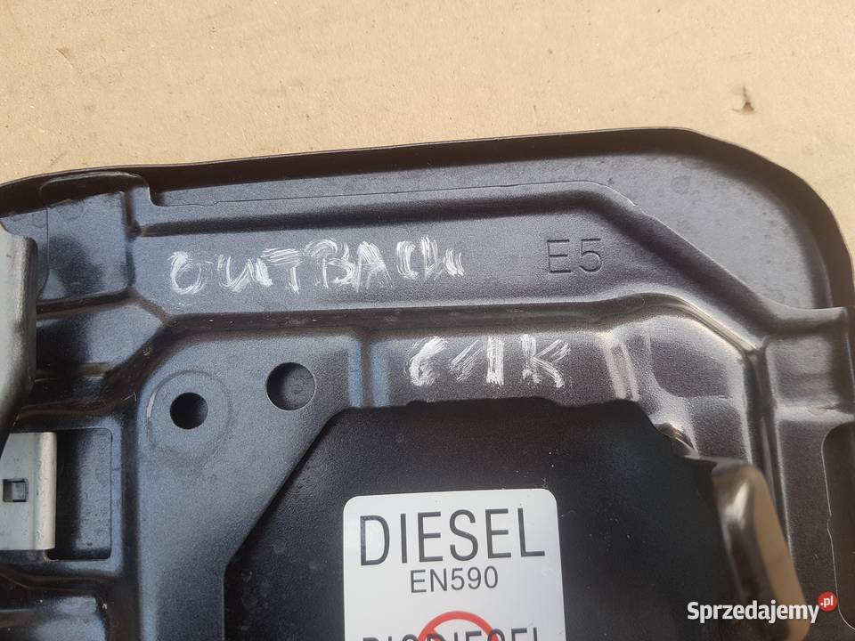 Subaru Outback IV BR klapka wlewu paliwa kolor części blacharskie dolnośląskie