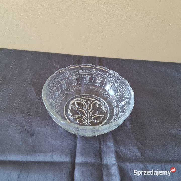 Salaterka z bezbarwnego szkła okres PRLu Porcelana i szkło Warszawa