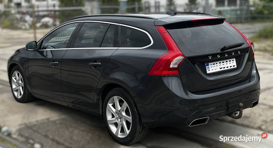 Volvo V60 I 20 20D 181 Momnetum klima nawigacja Rok produkcji 2015 V60 Stargard