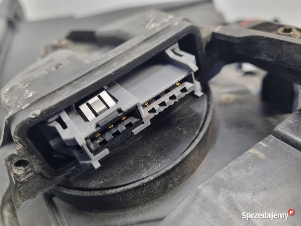 LAMPA PRAWA Volvo S60 II V60 1013r PRZEDNIA osobowe Lampy przednie Chełm