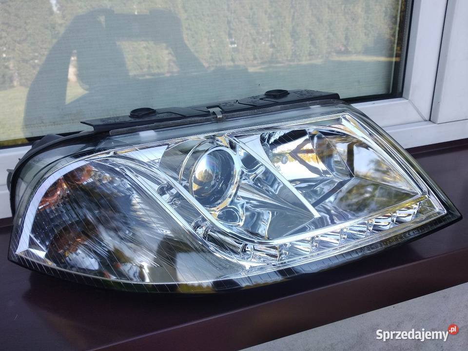 VW Passat B5 LIFT FL lampa przednia prawa Sieradz