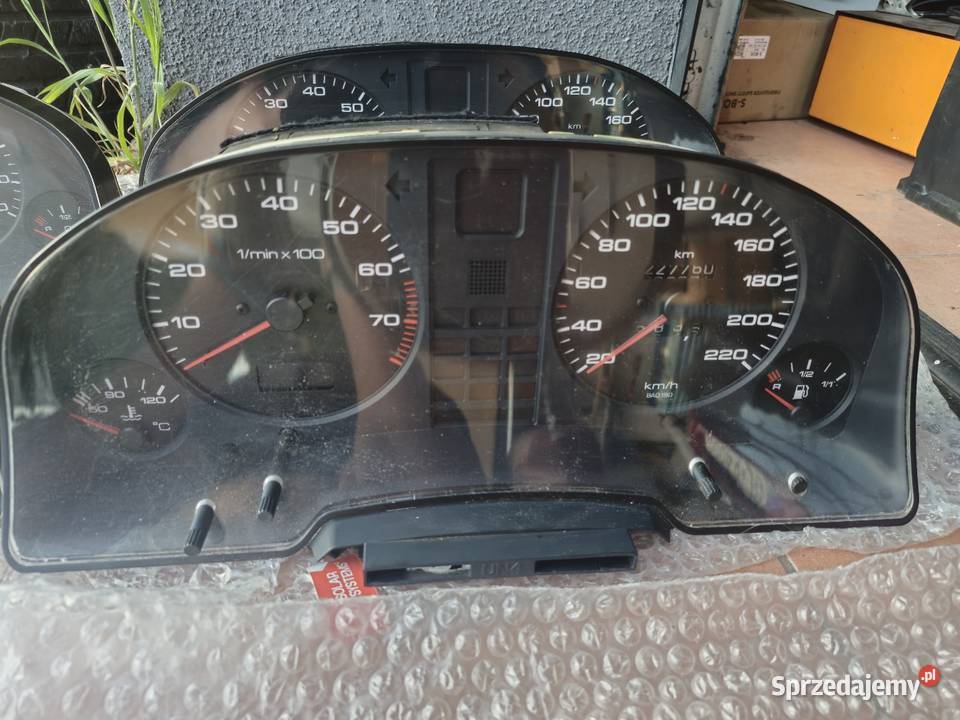 Licznik Audi 80 B4 benzyna 20 UN4 osobowe Chojnów