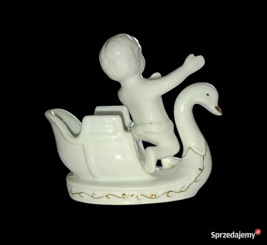 Porcelanowa figurka łabędzie sanie z chłopcem