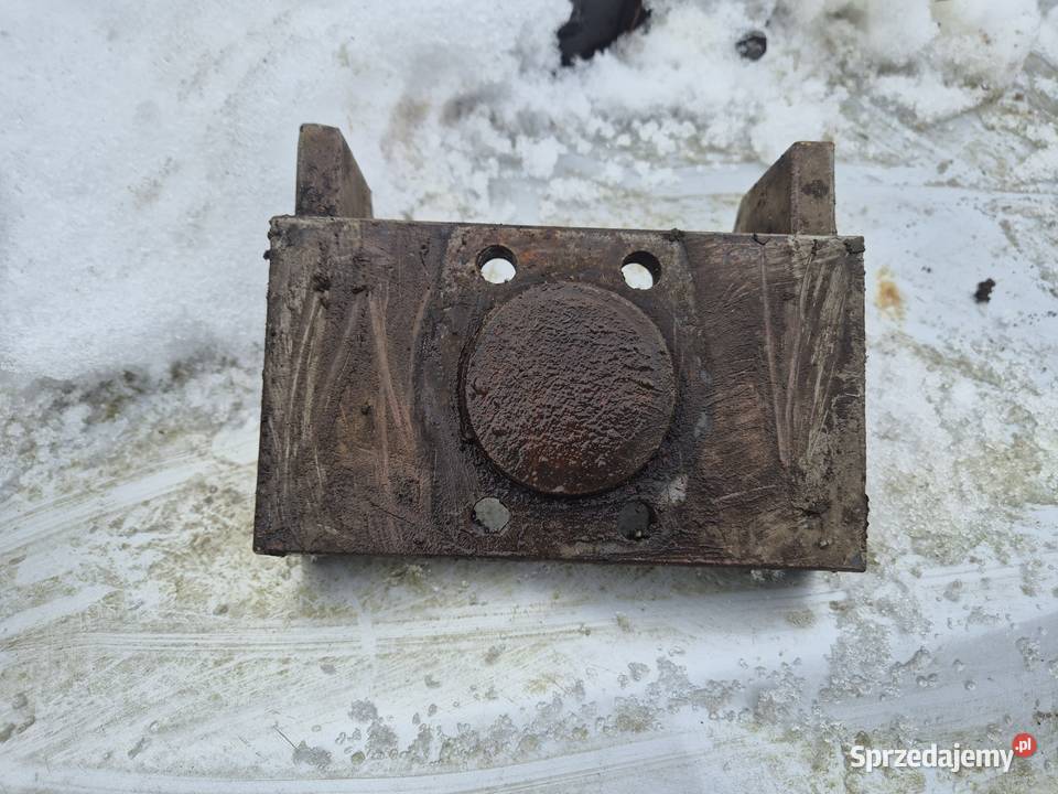 Wspornik zaczepu dolnego Ursus C330 Bucze