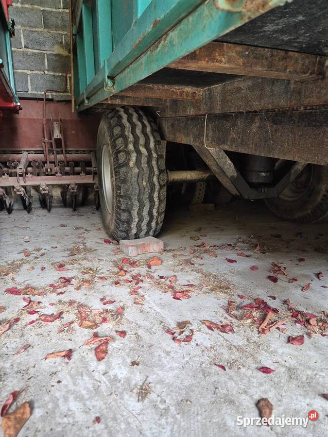Przyczepa rolnicza transportowa z wywrotem małopolskie Pstroszyce Drugie