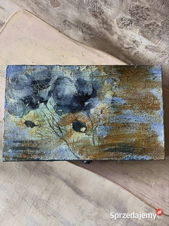 Drewniana ręcznie malowana szkatułka Bytom