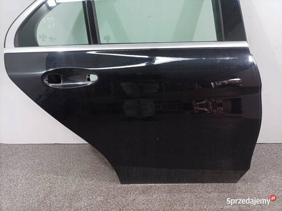 DRZWI PRAWE TYŁ SEDAN 197 MercedesBenz Cklasa IV osobowe sprzedam