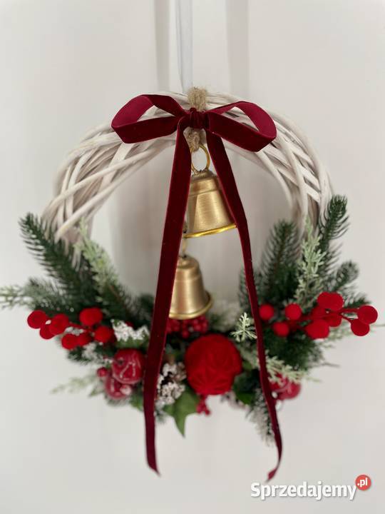 Świąteczny wianek na drzwi elegancka dekoracja