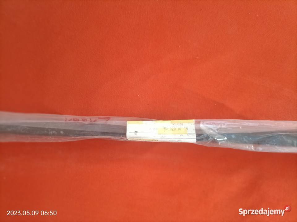 NOWA LISTWA ZGARNIAJĄCA SZYBY SKODA RAPID PRAWA Luzino