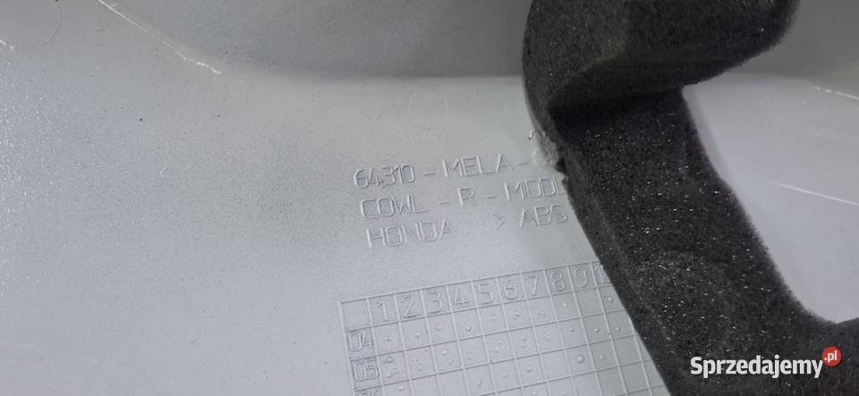 HONDA CBR1000RR BOCZEK PRAWY CZASZA CZACHA Bieleń