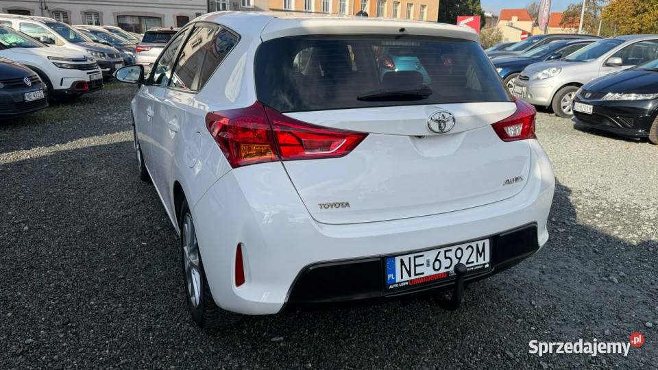 Toyota Auris Benzyna Zarejestrowany Ubezpieczony Rok produkcji 2014 Elbląg