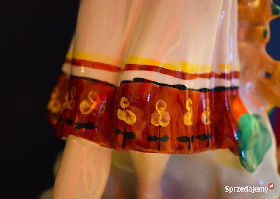 Dziewczyna wróżąca z płatków figurka porcelanowa Chełmno