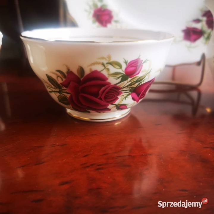 Biała porcelana z bordową różą Colclough Made in Gdańsk