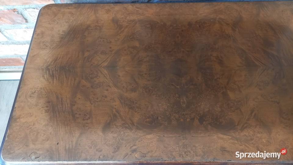 Drewniany stolik stylowy boczny z giętymi nogami Gawroniec