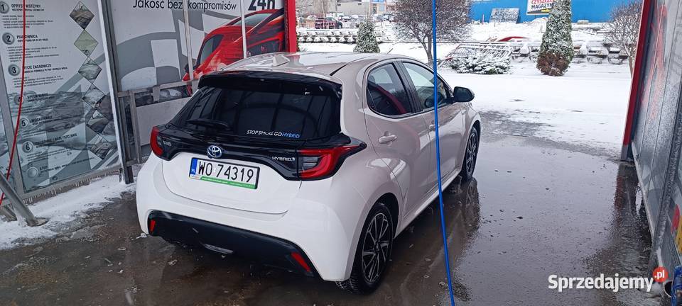Toyota Yaris Hybrid 15 Comfort z 2021 Przebieg podlaskie Łomża sprzedam