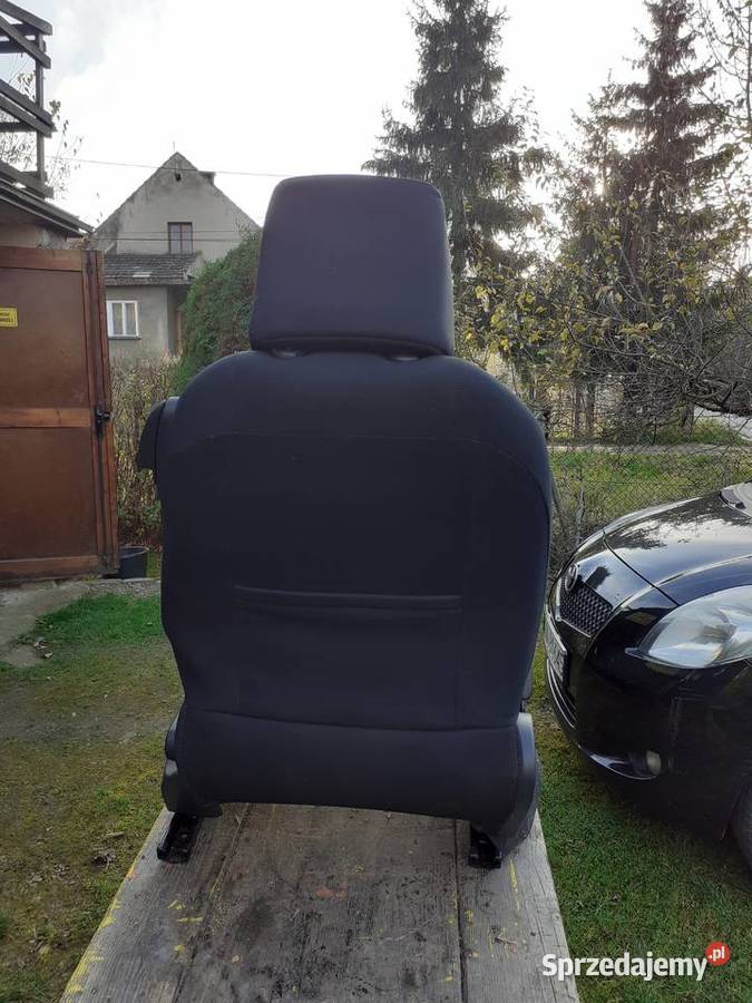 Fotel przedni lewy TOYOTA YARIS II 3 DRZWI osobowe Andrychów