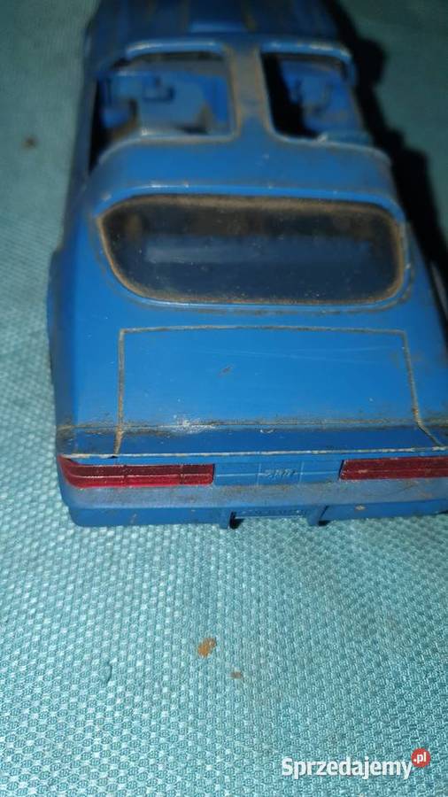 Stary samochód Chevrolet Camaro zabawka metalowa