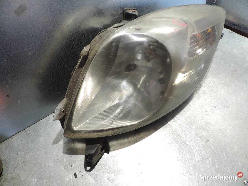 TOYOTA YARIS II 08 LAMPA REFLEKTOR PRAWY PRZÓD Nowy Sącz sprzedam