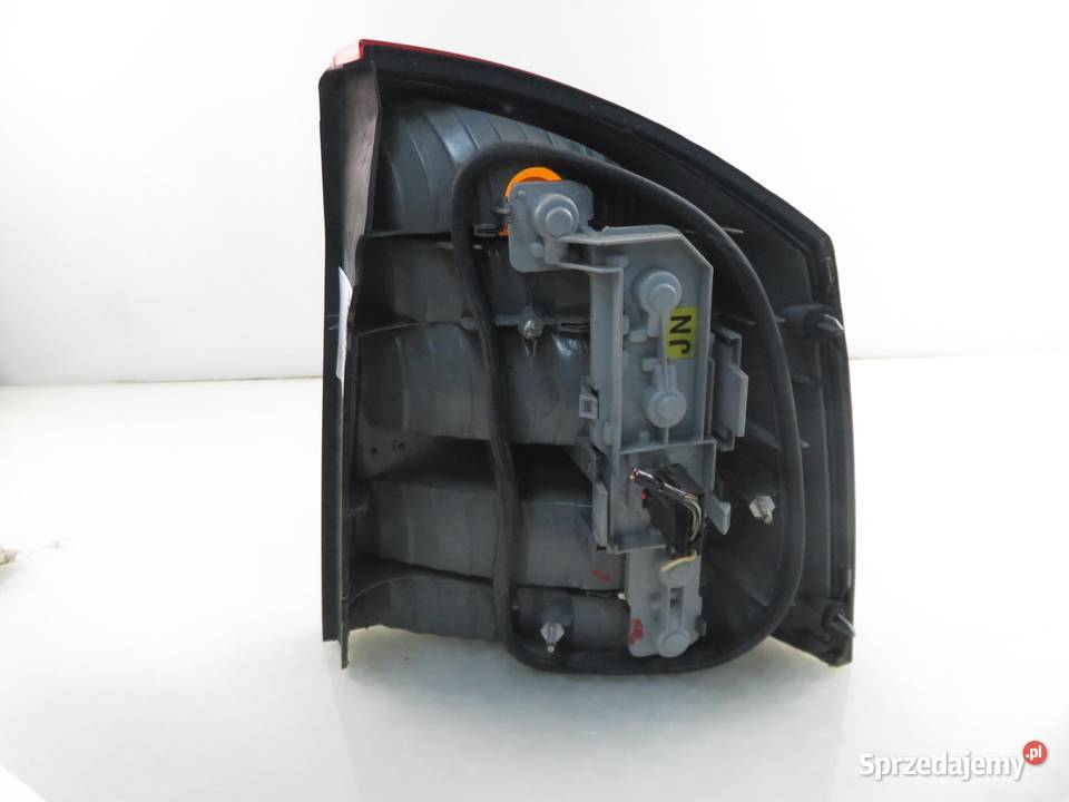 LAMPA LEWA TYLNA VAUXHALL VECTRA Mk II