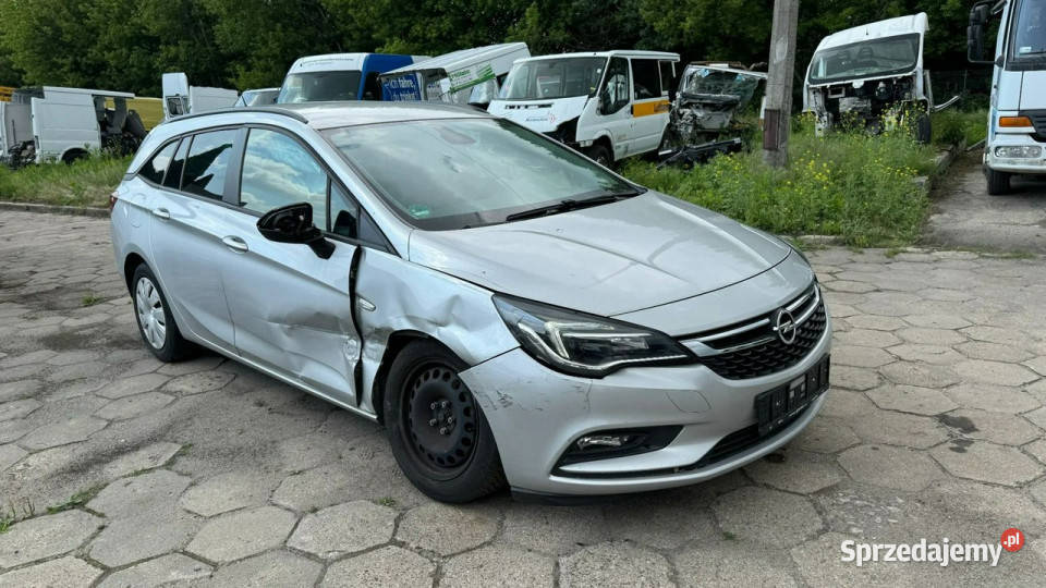 Opel Astra 10i 105 StartStop Busines K 20152021 garażowany Astra Turek