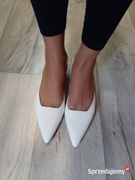 43 Białe czółenka wieczorowe z odkrytą piętą i małopolskie Kraków