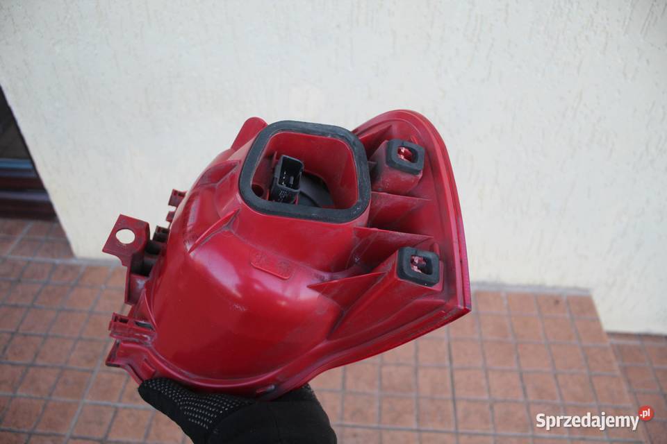 LAMPA LEWY TYŁ VW PASSAT B6 KOMBI