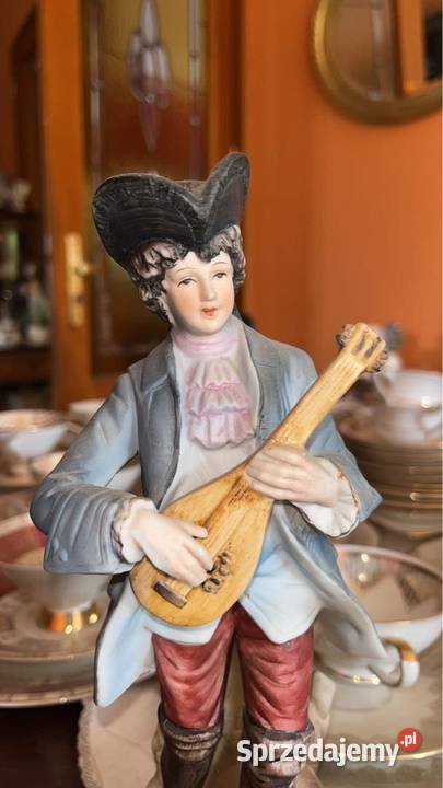 Figurka grajka z mandoliną Biskwitowe Gdańsk