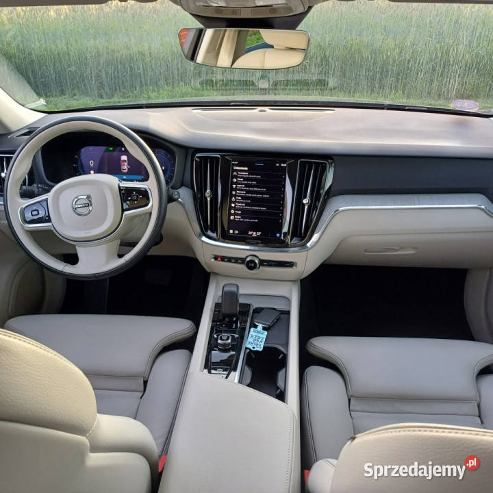 Volvo V60 Mild Hybrid Przebieg 12500 II 2018 Rok produkcji 2024