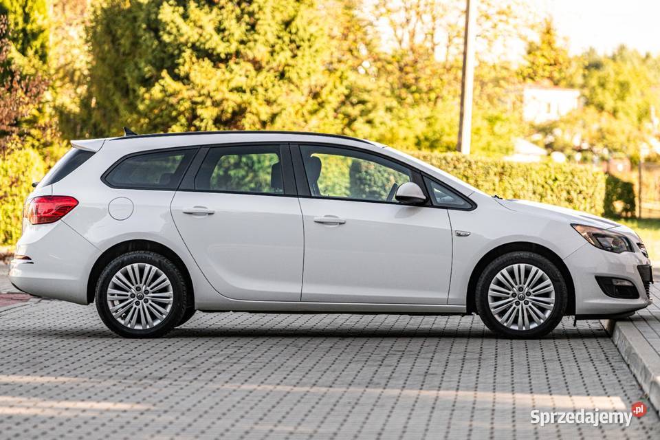 Opel Astra automat 2015r VAT marża podkarpackie