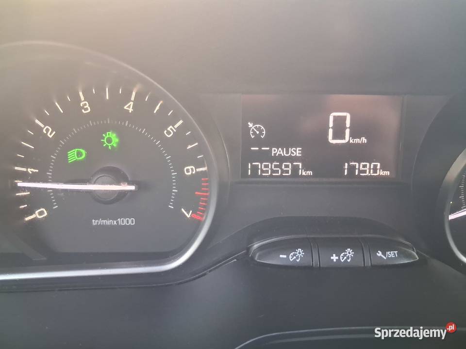 PEUGEOT 208 2015r 12 benzyna