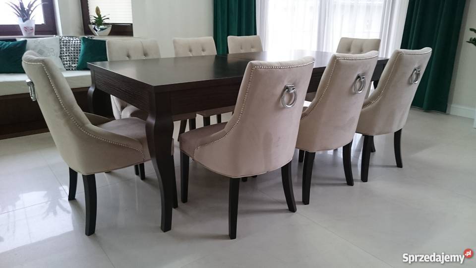 Pikowane tapicerowane eleganckie krzesło z pinezkami kołatką
