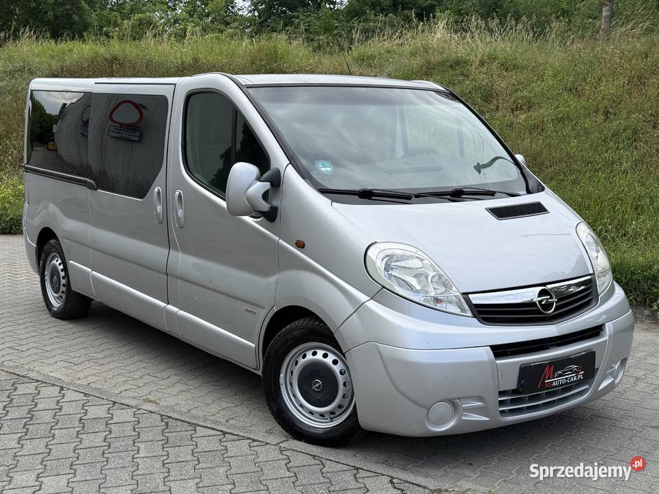Opel Vivaro 2008 9osobowy Klima Hak Czujniki diesel Poznań