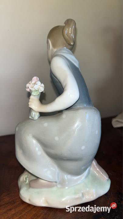 Figurka Dziewczyna zrywająca kwiaty Lladro 1971 Gdańsk