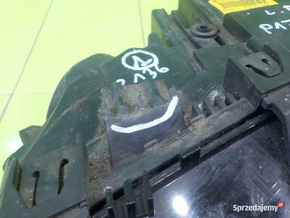 BMW X3 E83 30 B 04r 5D lampa lewa przod XENON Suków