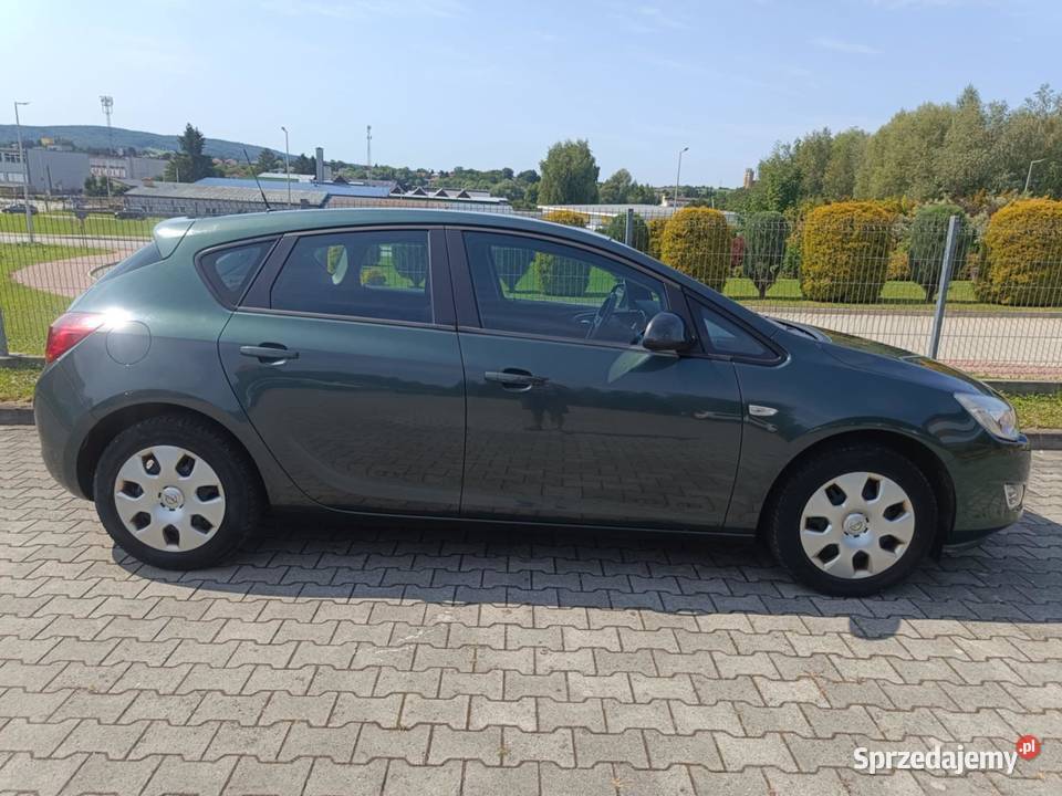 Opel Astra J Hatchback 14 Turbo ECOTEC 140 2010 214000km Sanok sprzedam
