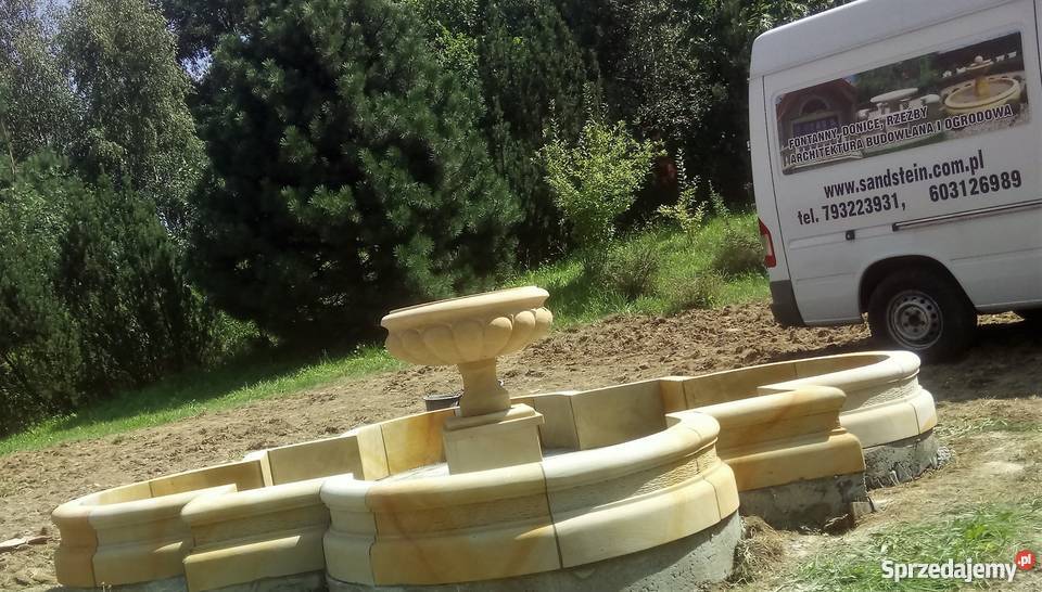 Duża i piękna fontanna ogrodowa z piaskowca dolnośląskie Kamienna Góra