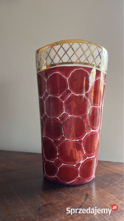 Wazon ręcznie zdobiony sceną dworską z jednej pomorskie