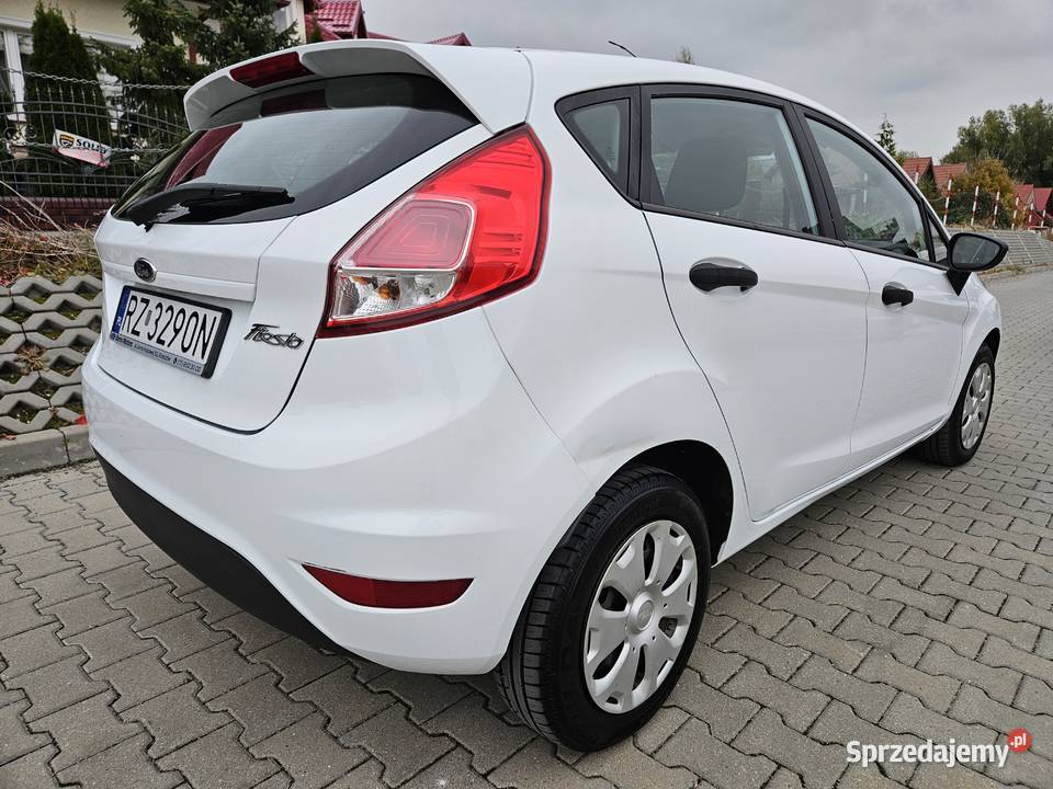 Ford Fiesta 2016 125 82 salon Polska Rzeszów sprzedam