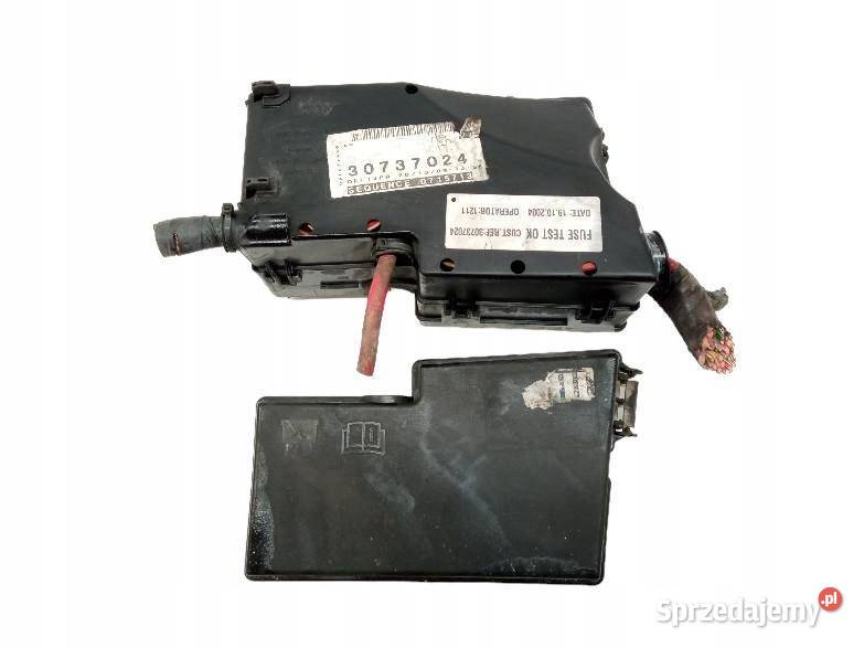 SKRZYNKA BEZPIECZNIKÓW 30737024 8688040 Volvo