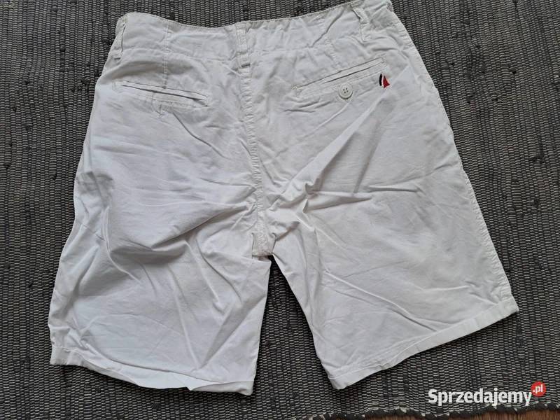 Białe szorty The Trend House stylowe i wygodne S Odzież damska Trąbki Wielkie