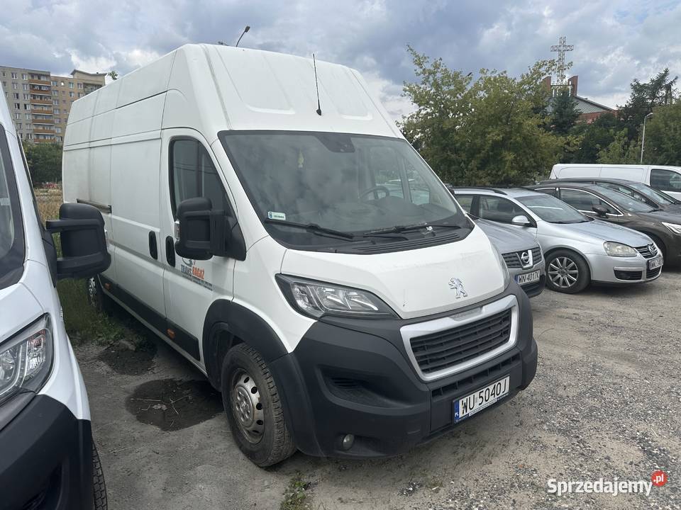 Syndyk sprzeda samochód ciężarowy Peugeot Boxer sprzedam