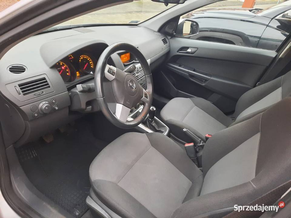 Opel Astra 2012r benzyna Polski Salon Nowy Sącz