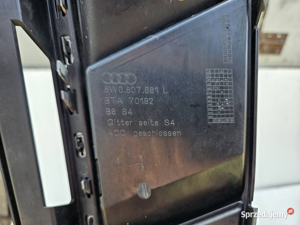 AUDI A4 B9 SLINE KRATKA LEWA ZDERZAKA PRZÓD osobowe Atrapy Międzychód sprzedam