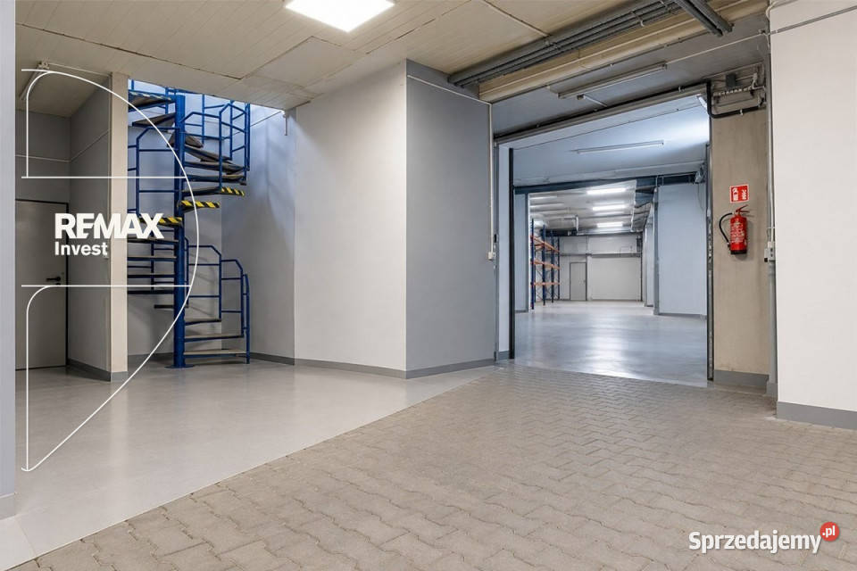 Obiekt magazynowousługowobiurowy 723 m2 Bielsko parking