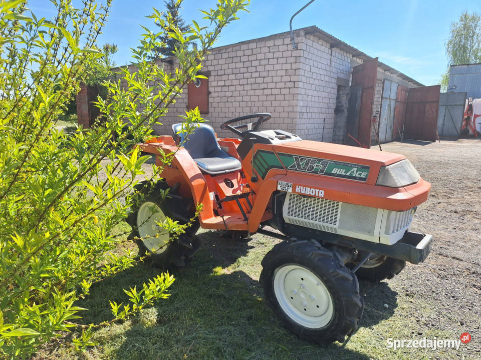 Minitraktorek Kubota XB1 napęd 4x4 Kubota