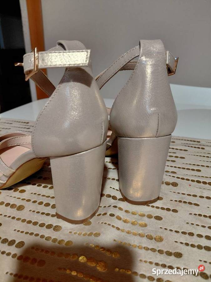 Buty damskie na obcasie Klecie