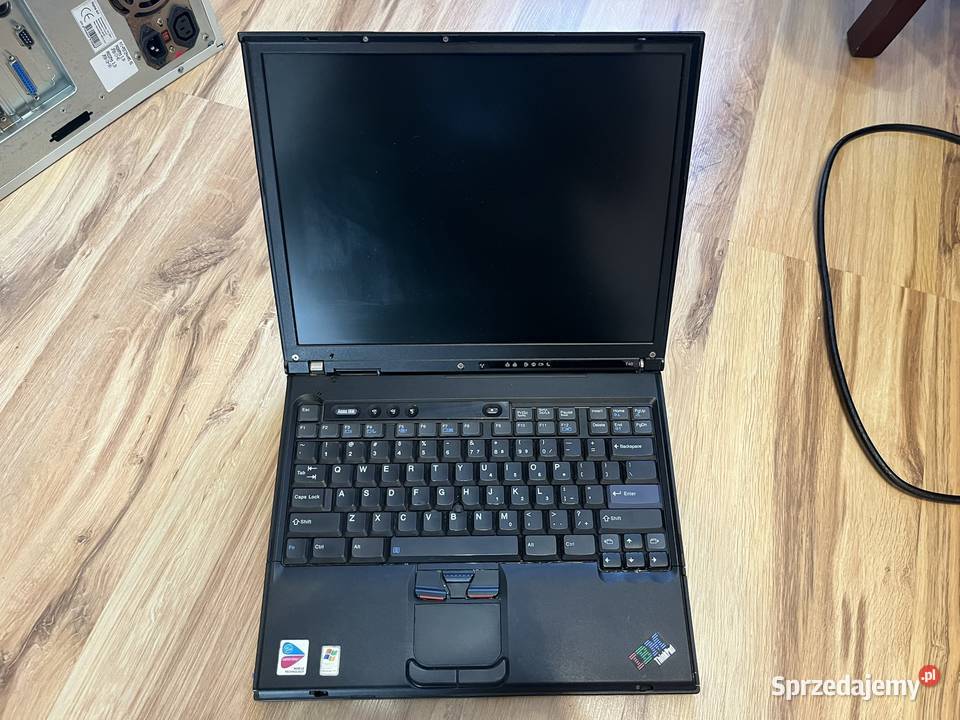 Zabytkowy laptop IBM ThinkPad T40 2373