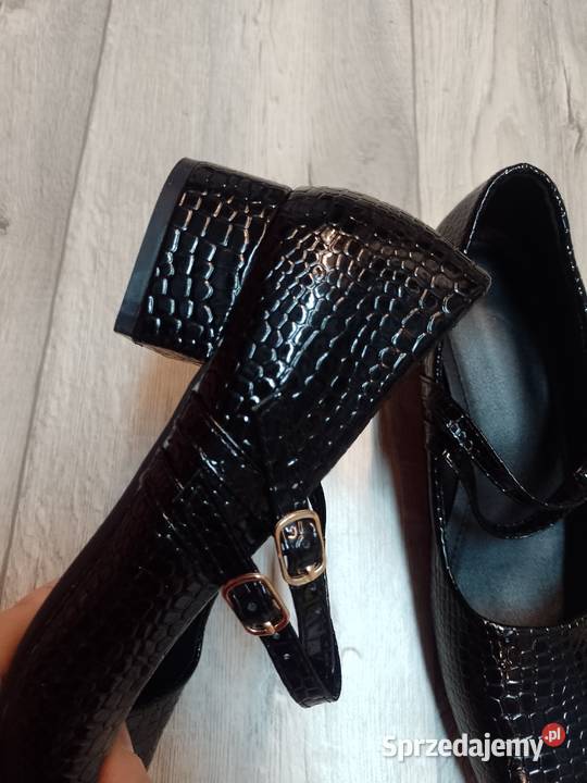 4142 Czarne teksturowane czółenka wieczorowe z Czółenka małopolskie